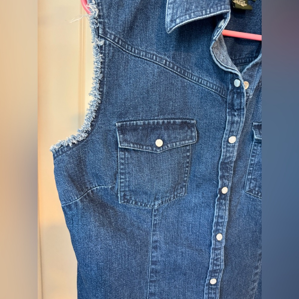 Eddie Bauer
Sleeveless Demin Shirt - Picture 4 of 6